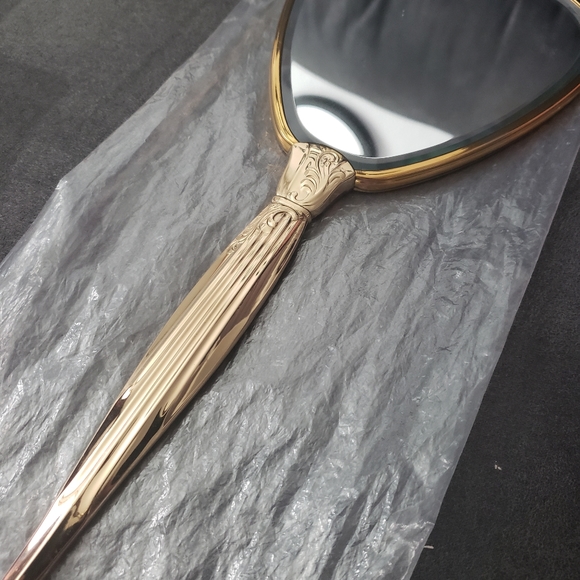 Vintage vanity hand mirror/brush set - Picture 6 of 10